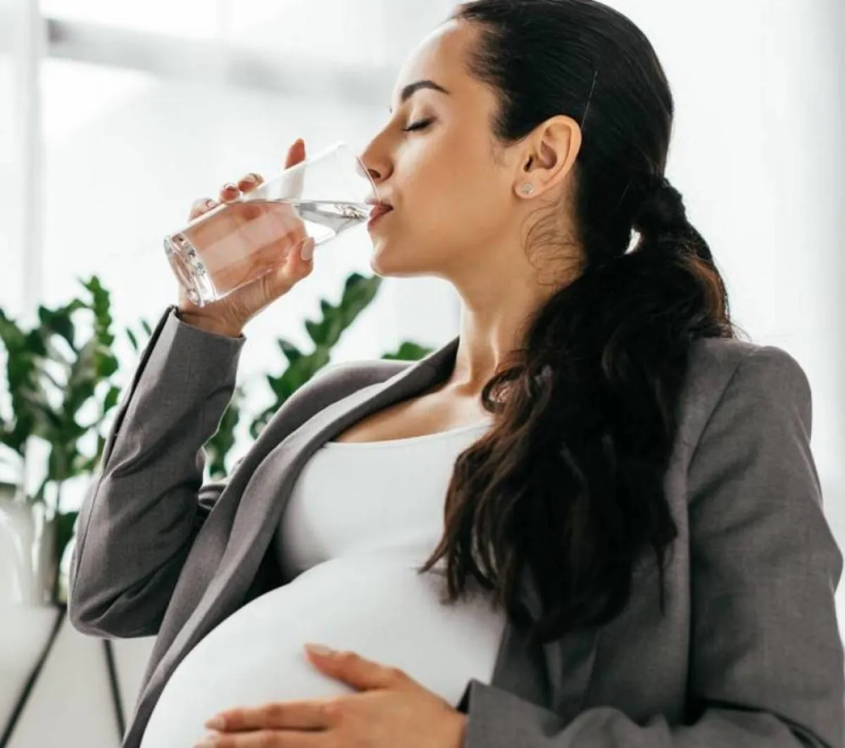 صورة لحامل تشرب