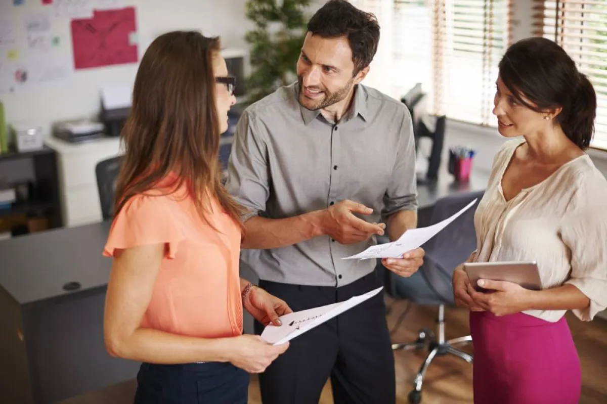 استشارة من سبق أن قابل الشخصية الهامة