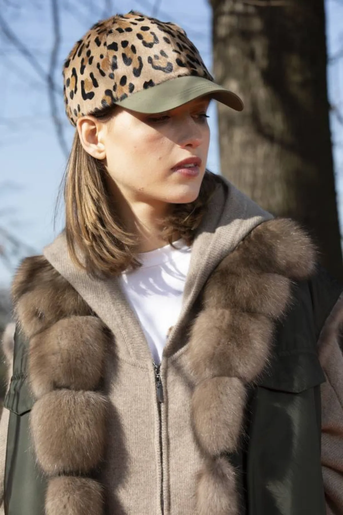 قبعة بيسبول بنقشة جلد النمر بدرجات اللون البني