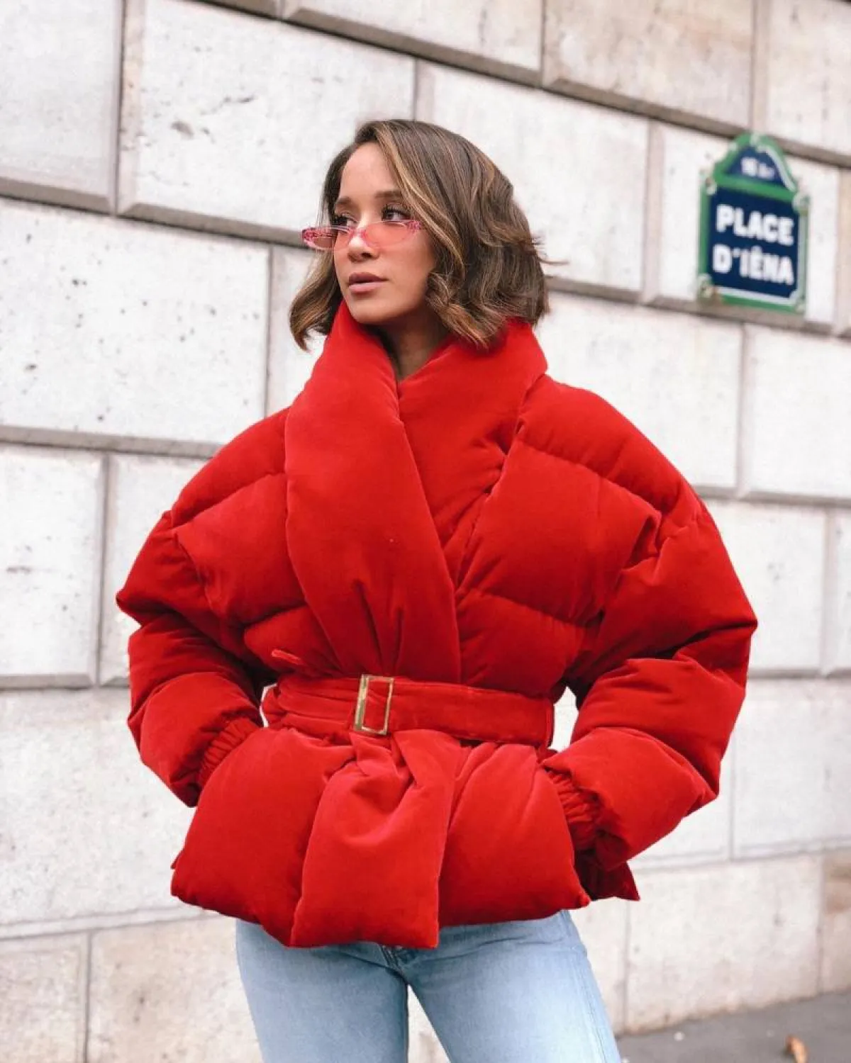 لانا الساحلي بنظارة شمسية مميزة 