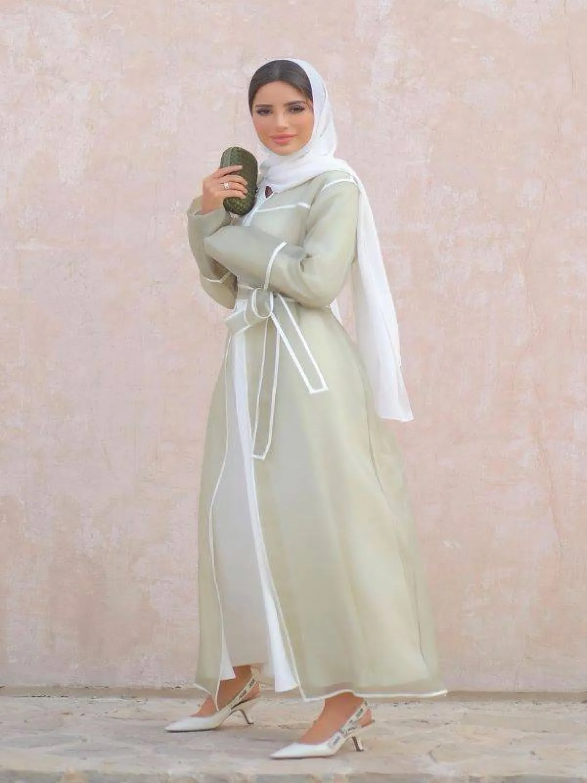 فاطمة حسام بعباية باستيل