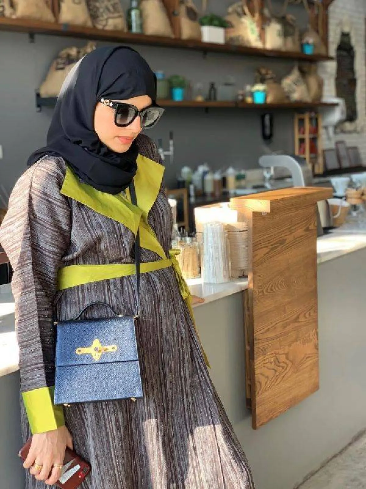 سارة الودعاني بعباية للحوامل