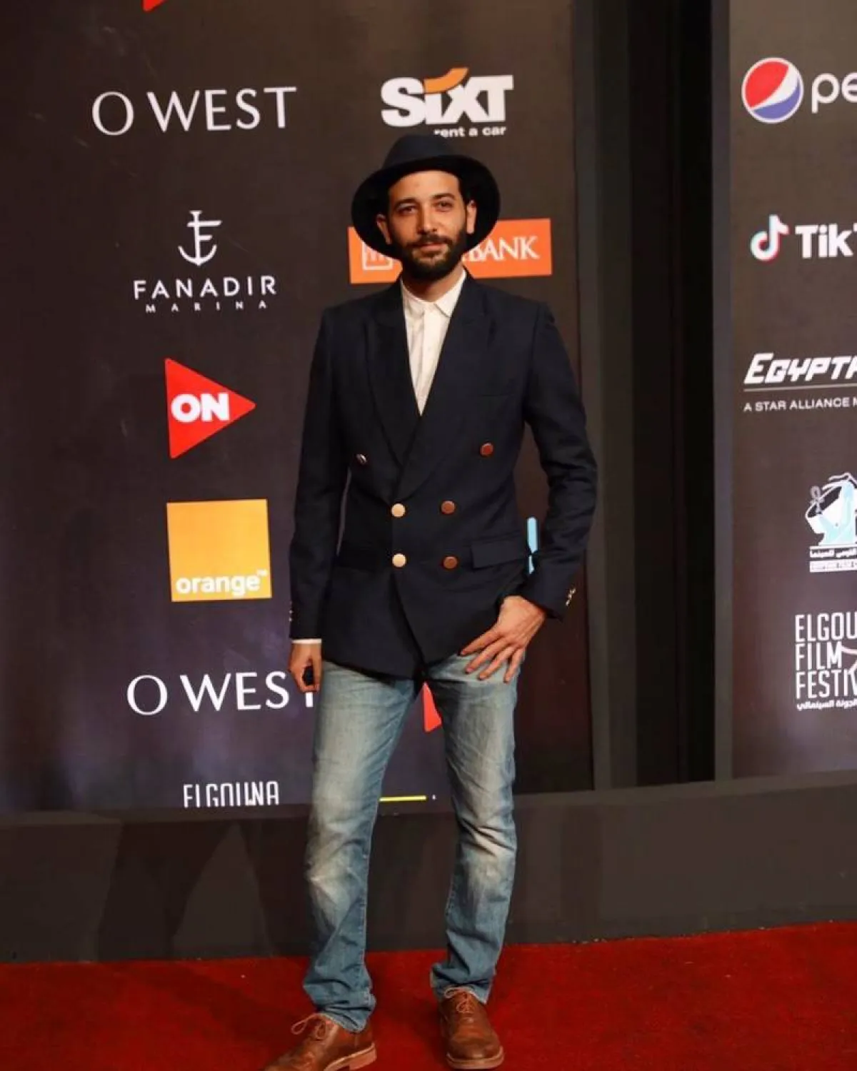 إطلالات النجوم بالجينز