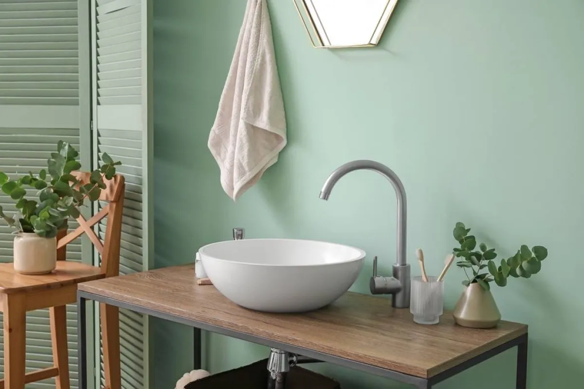 اللون الأخضر في موضة ديكورات الحمّامات 2021