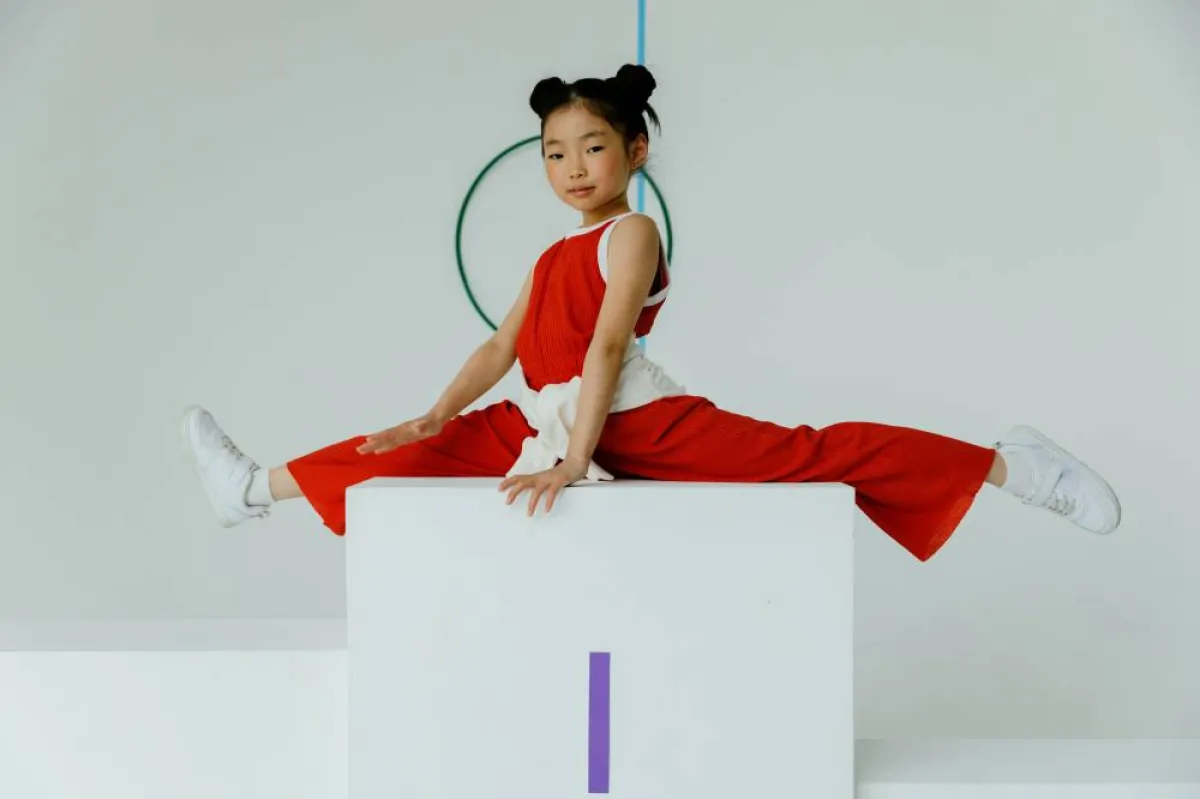 صورة لطفلة تتمتع بمواصفات جسدية خاصة