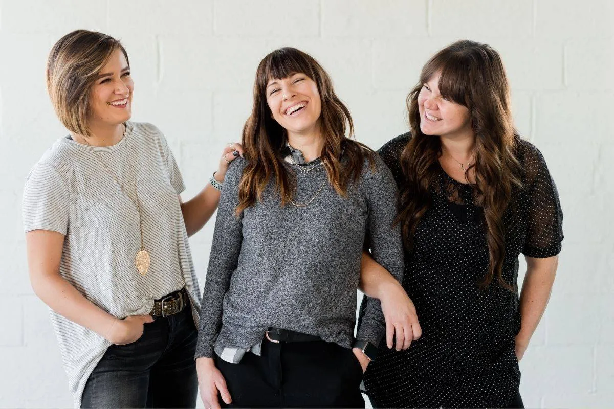 تعتني بمن حولها