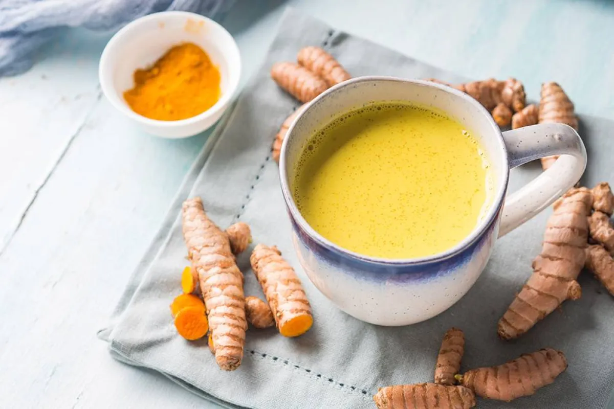 فوائد الكركم مع الحليب للنساء عديدة ومنوّعة