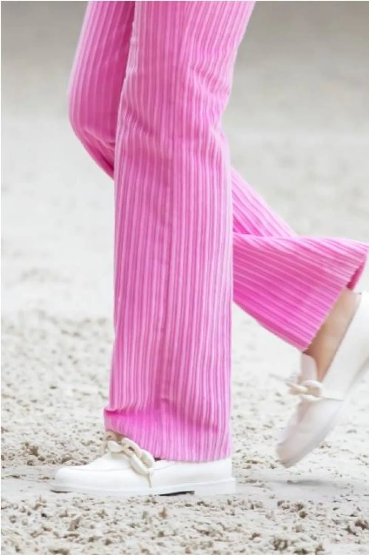 حذاء فلات باللون الأبيض من لونشان Longchamp