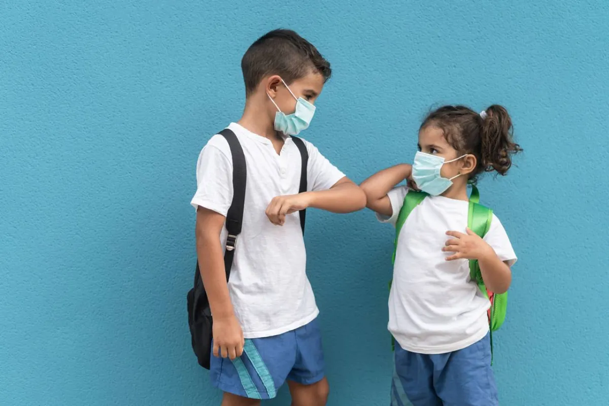 صورة لطفلين 