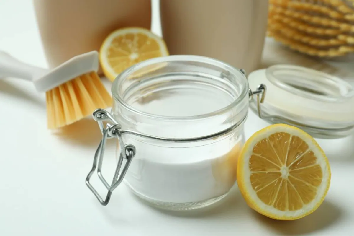 صودا الخبز في تنظيف الحذاء الابيض