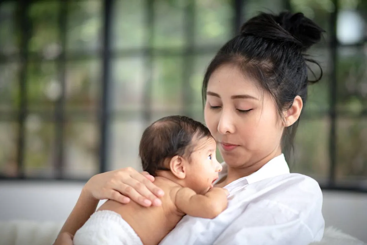 صورة لتجشؤ الرضيع