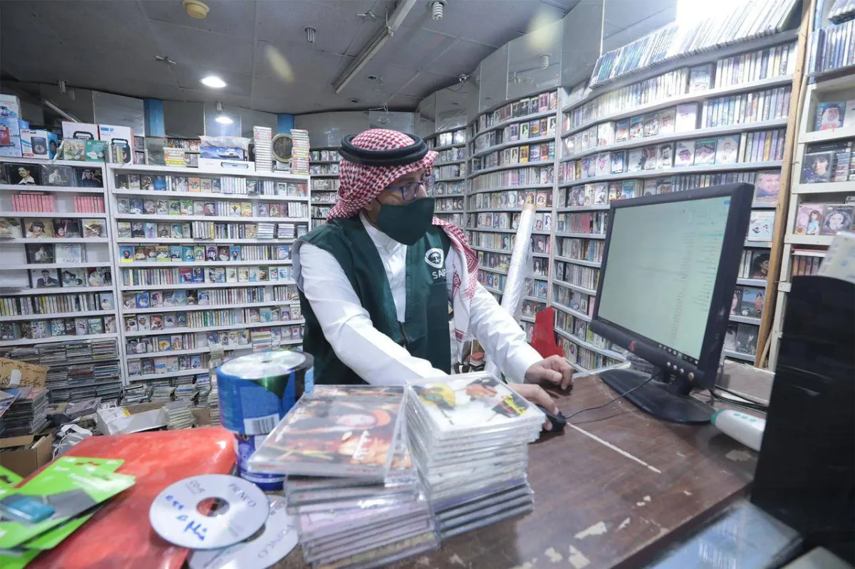 ضبط منشآت الأجهزة الإلكترونية والتسجيلات المنتهكة للحقوق