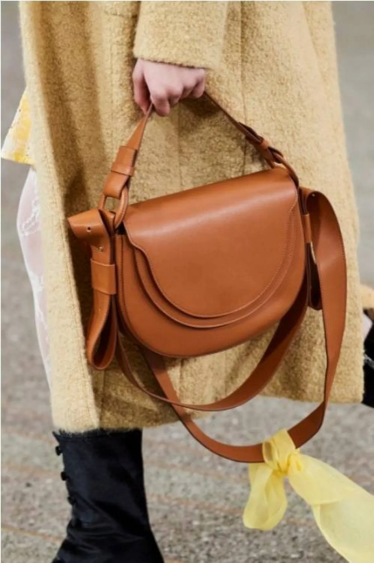 حقيبة باللون البني من بورا أكسو  Bora Aksu