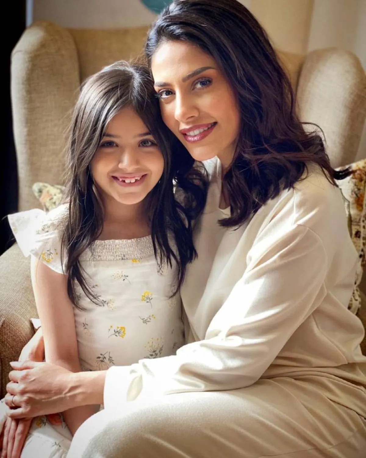 إلهام علي والطفلة ريم عبد القادر - الصورة من حسابها على انستغرام