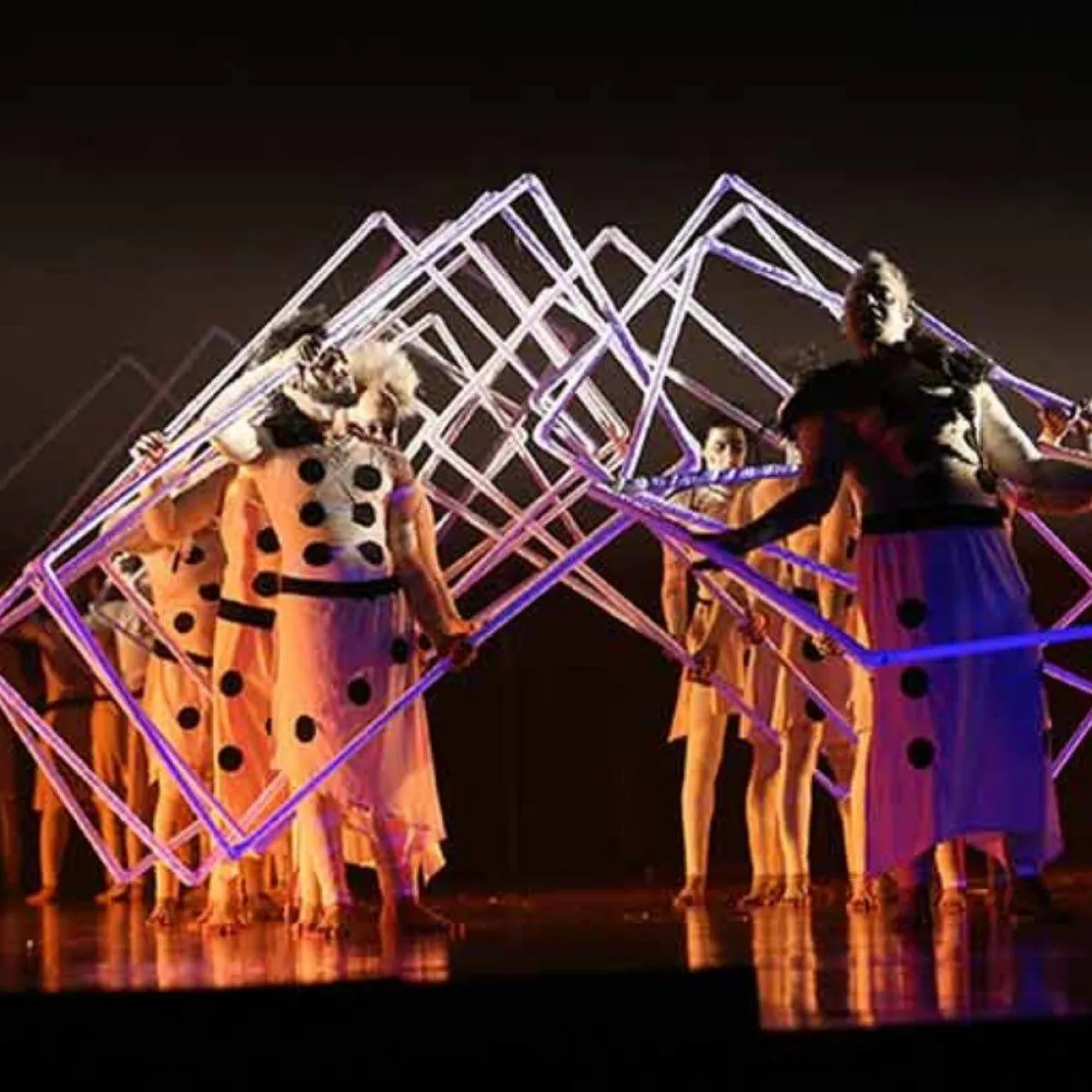 أحد العروض المشاركة - الصورة من موقع الهيئة العربية للمسرح - .atitheatre.ae