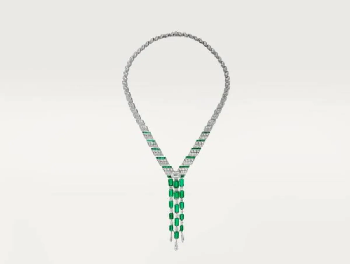 قلادة مرصعة بالزمرد من كارتييه