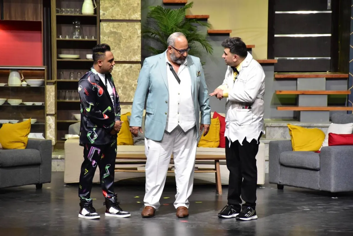 نجوم عرض مسرحية عائلة تس على المسرح - الصورة من المسؤول الإعلامي بالعرض المسرحي