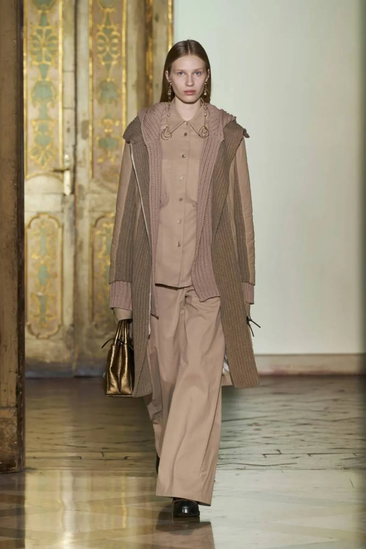 تنسيق القميص الكارو