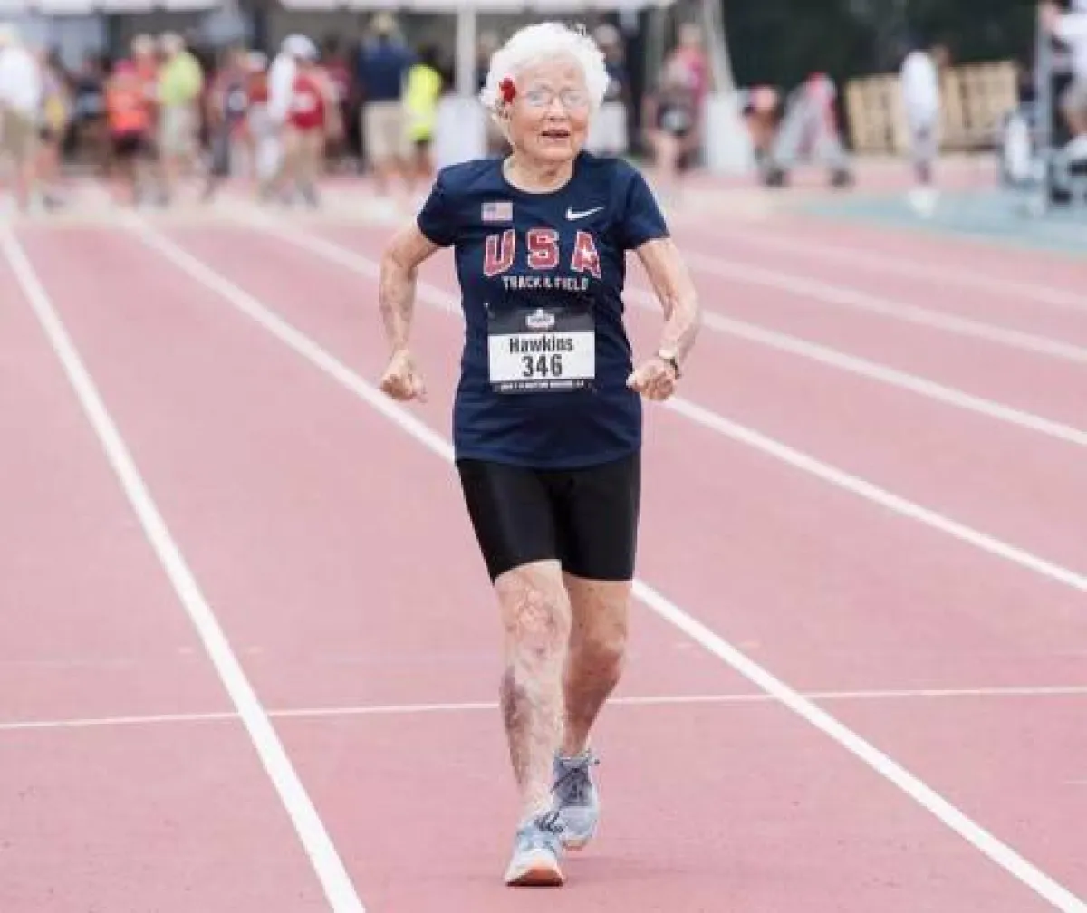 جوليا هوكينز بالسباق