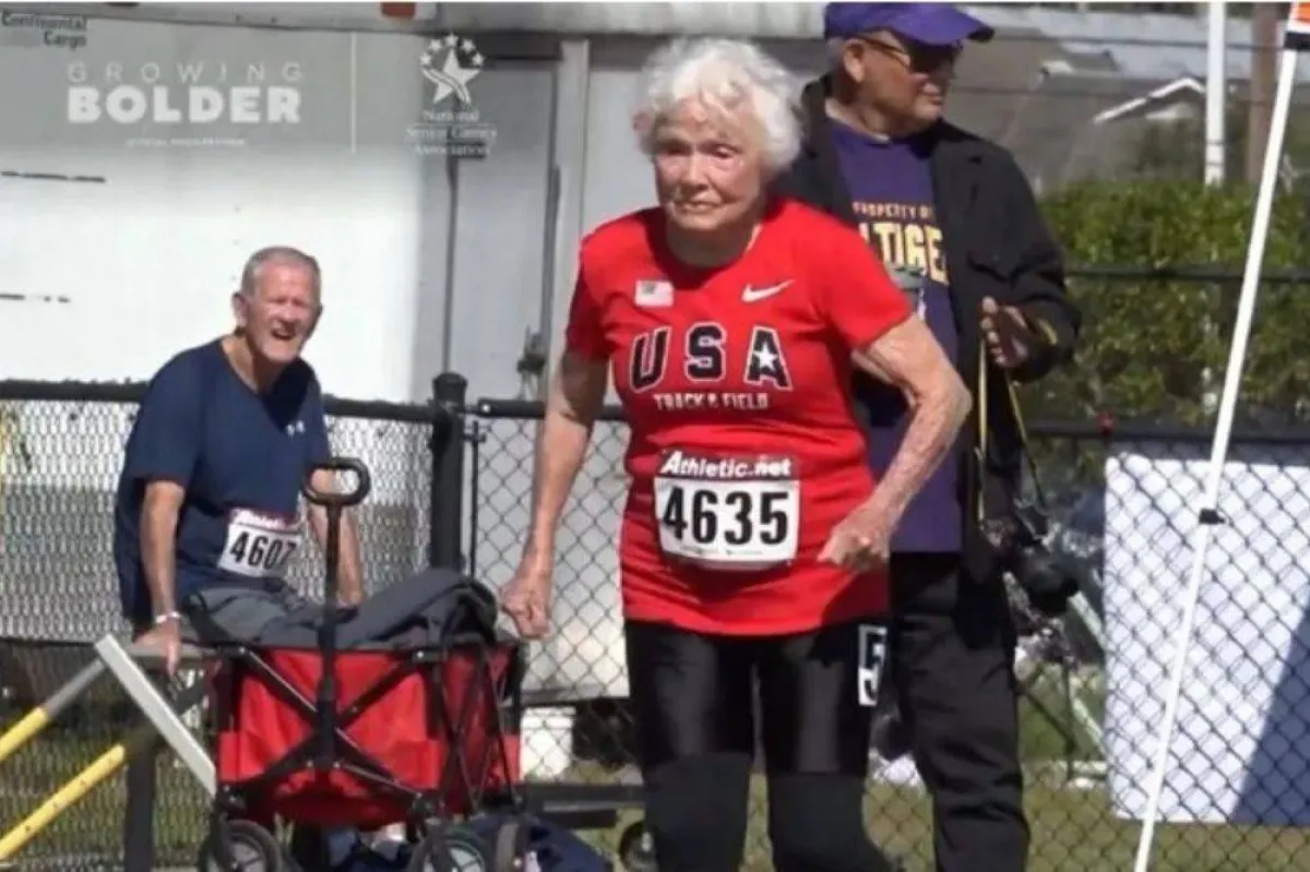 جوليا هوكينز بالسباق