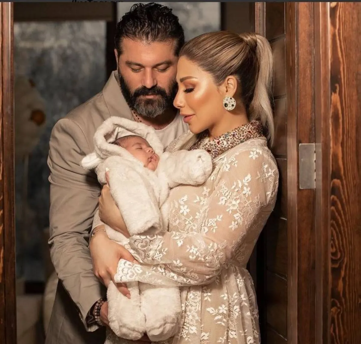 لمى الرهونجي ويزن السيد وابنهما آدم - الصورة من حساب لمى الرهونجي على انستغرام