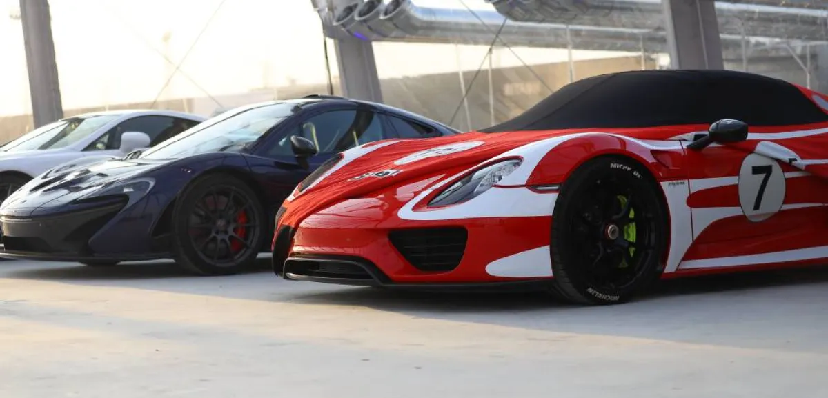 سيارات نادرة بمعرض السيارات