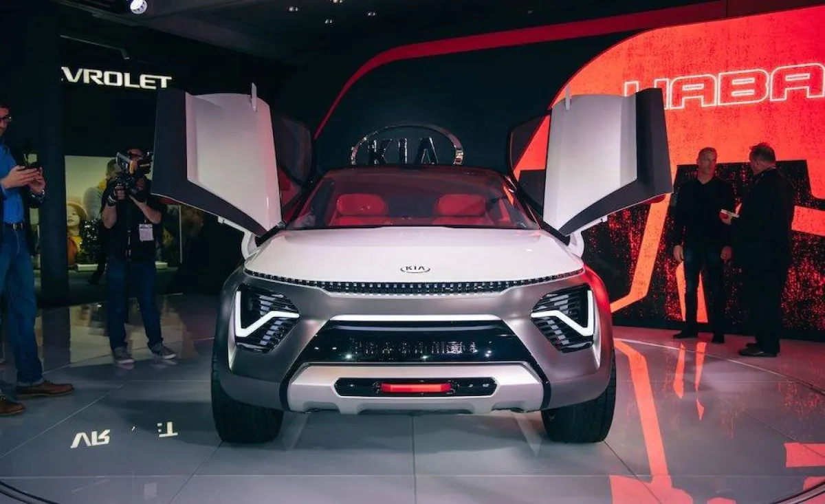 كيا تكشف عن نيرو 2022 الجديدة 