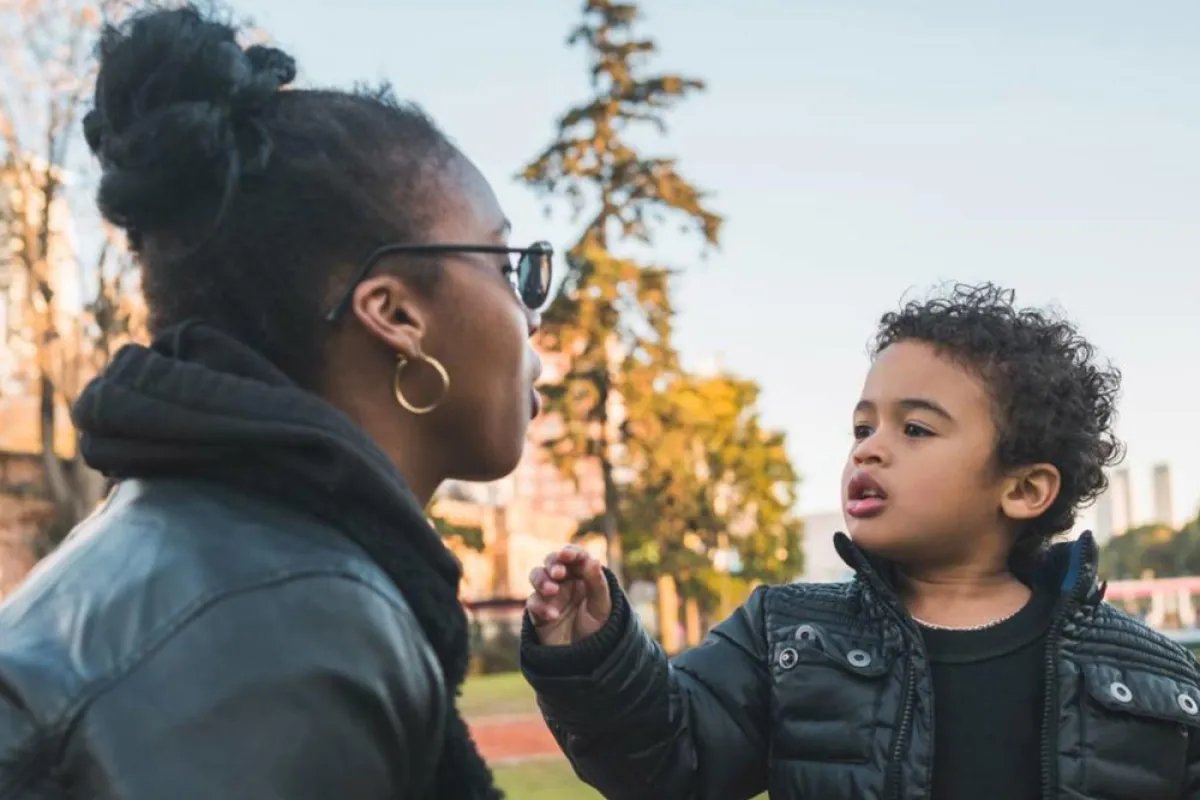 صورة لأم وابنها 