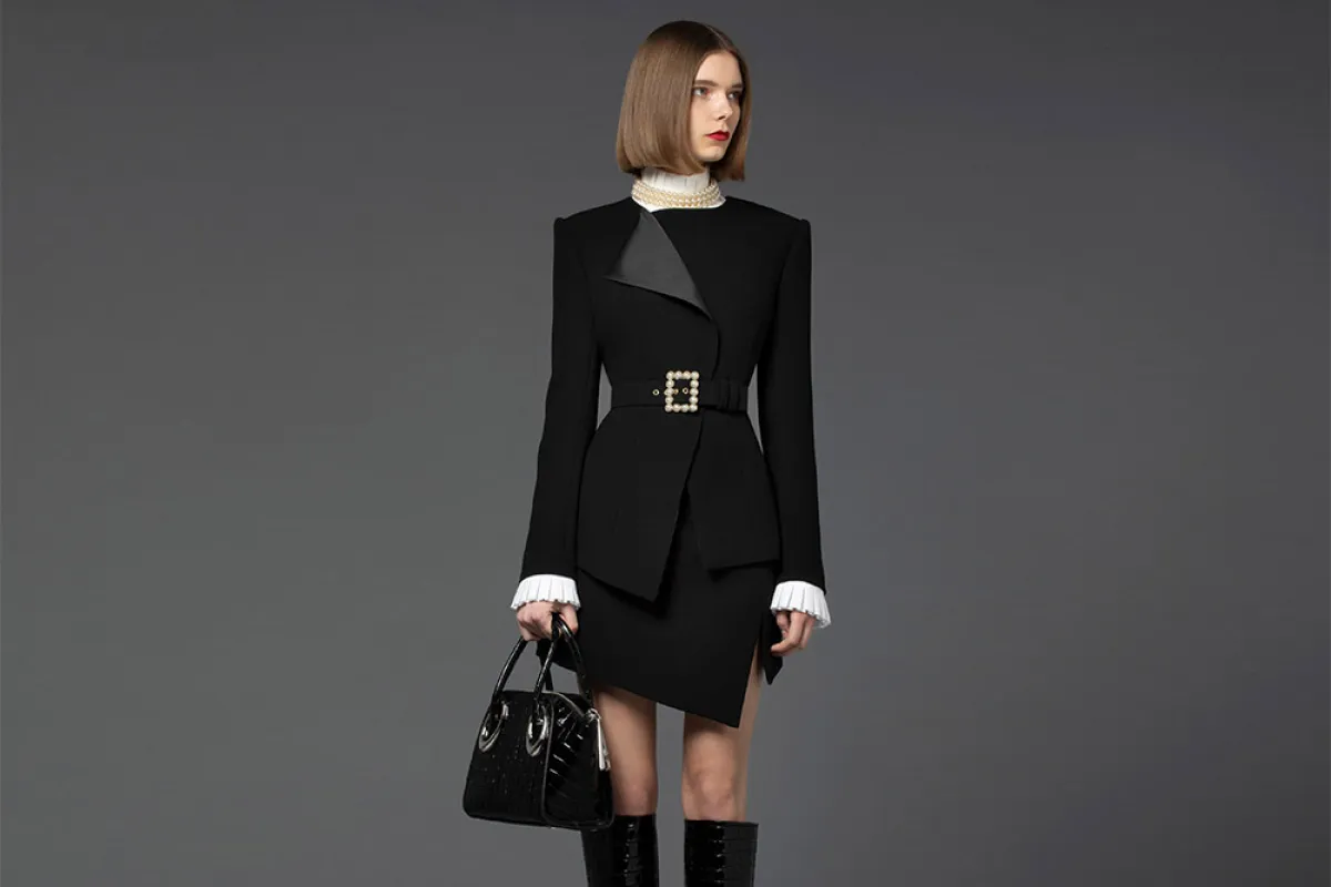 بدلات تنانير مناسبة لإطلالات أنثوية راقية