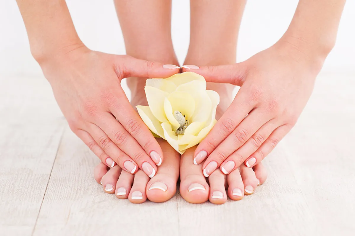 خطوات عمل الباديكير في المنزل