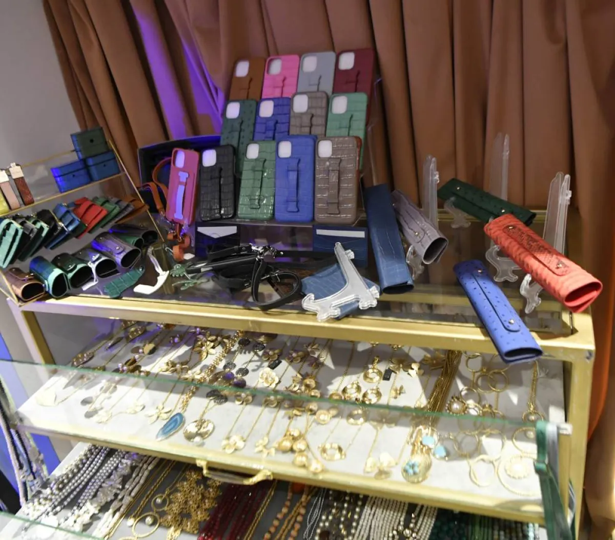 إكسسوارات جلدية 