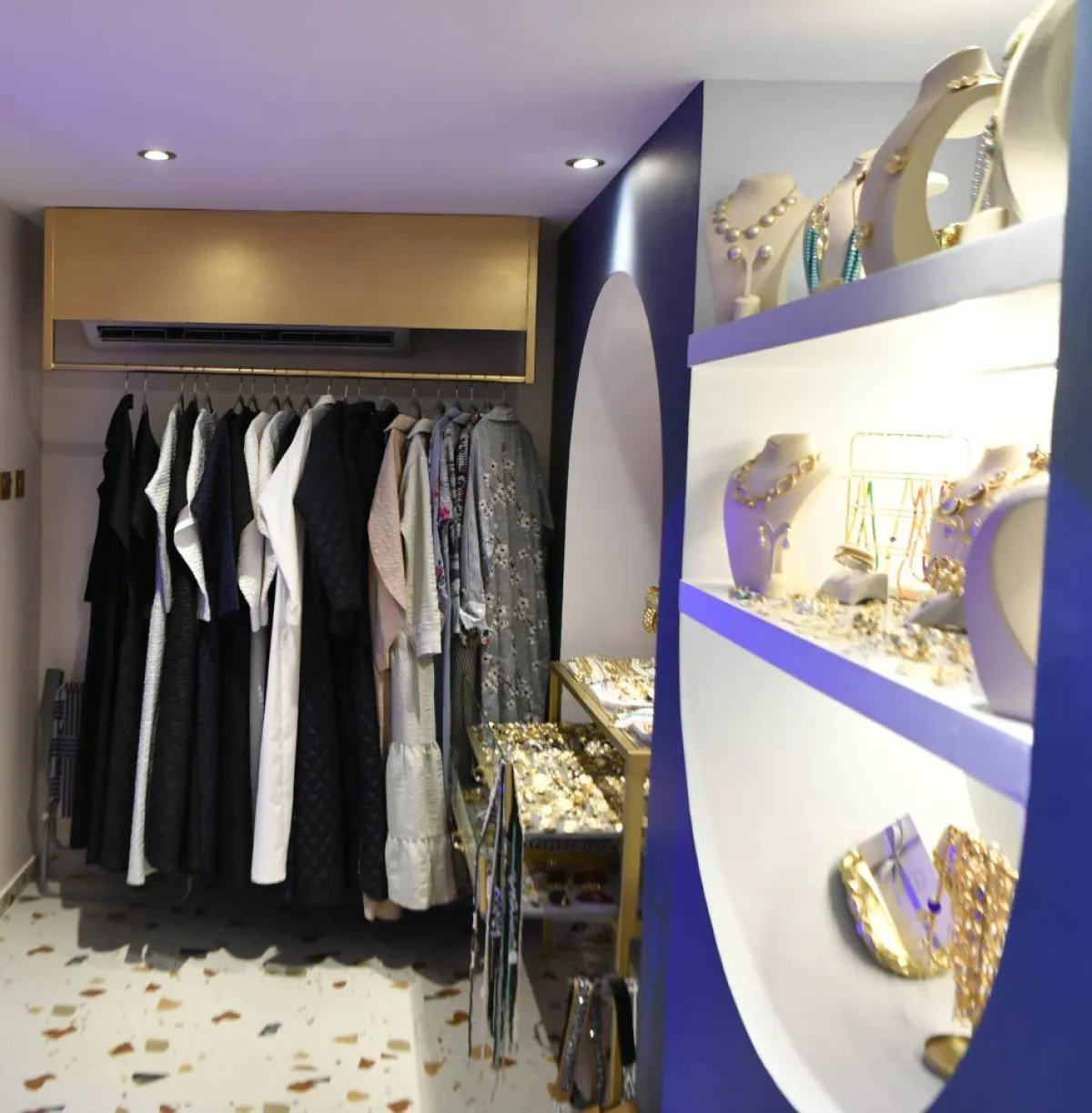 بضائع مختلفة 