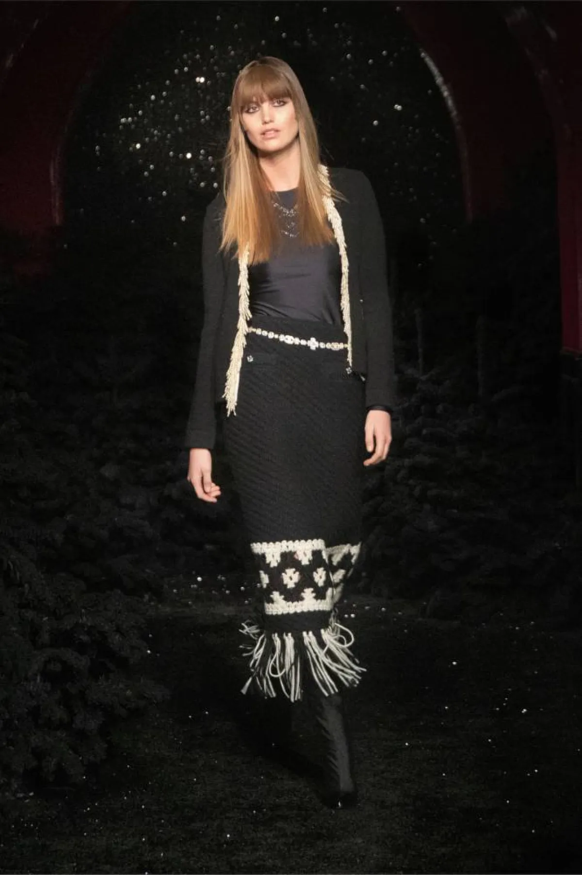 الأزياء المزينة بالشراشيب