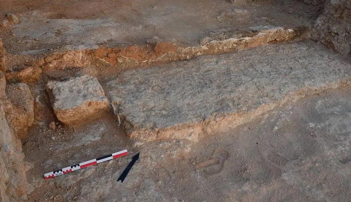 جولة ميدانية مهدت لدراسة الموقع الأثري-الصورة من حساب هيئة التراث على تويتر