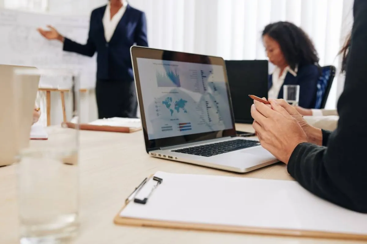 تسجيل الملاحظات أثناء حضور اجتماعات العمل