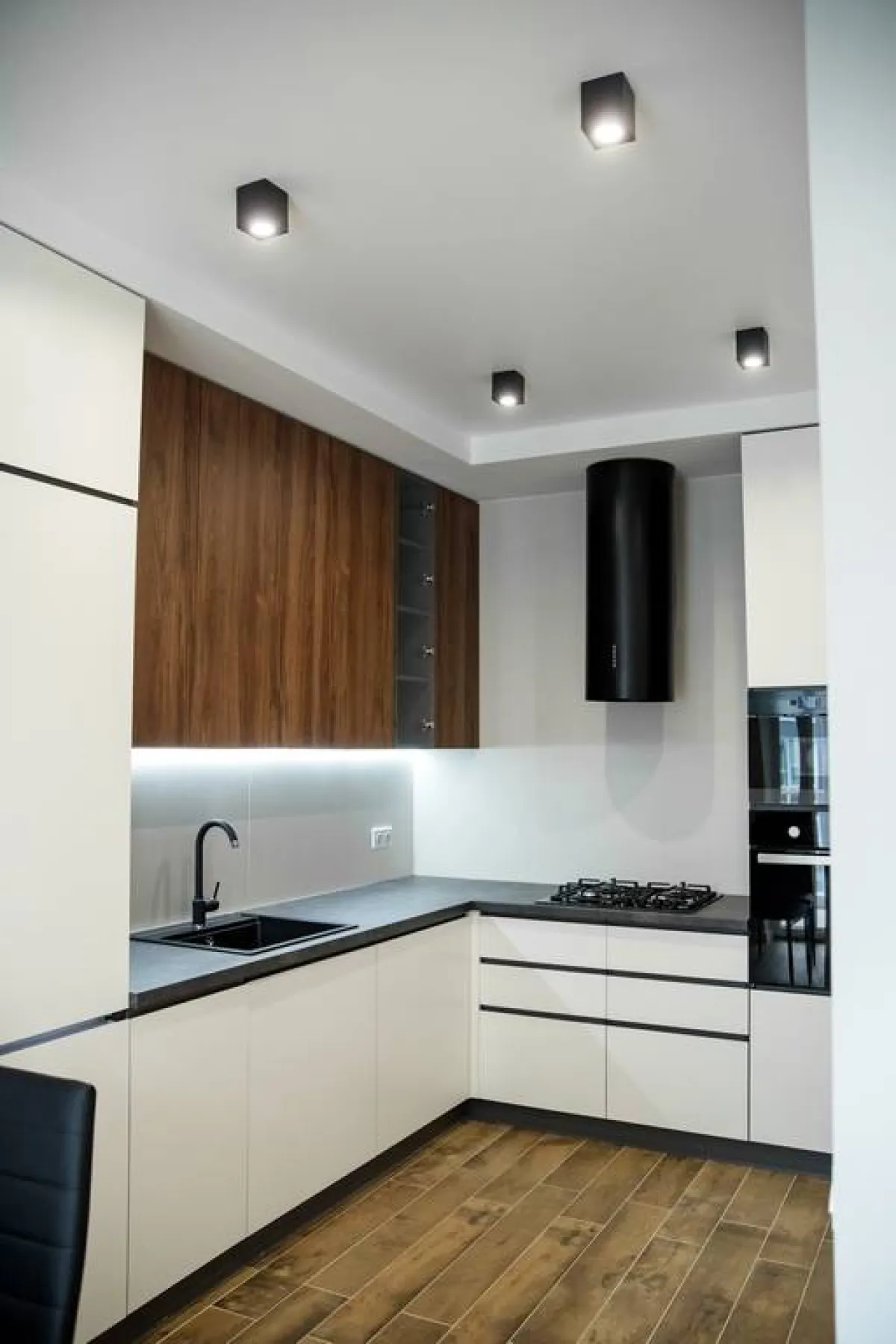 الديكور في المنزل الضيّق يصمّم بصورة عمودية