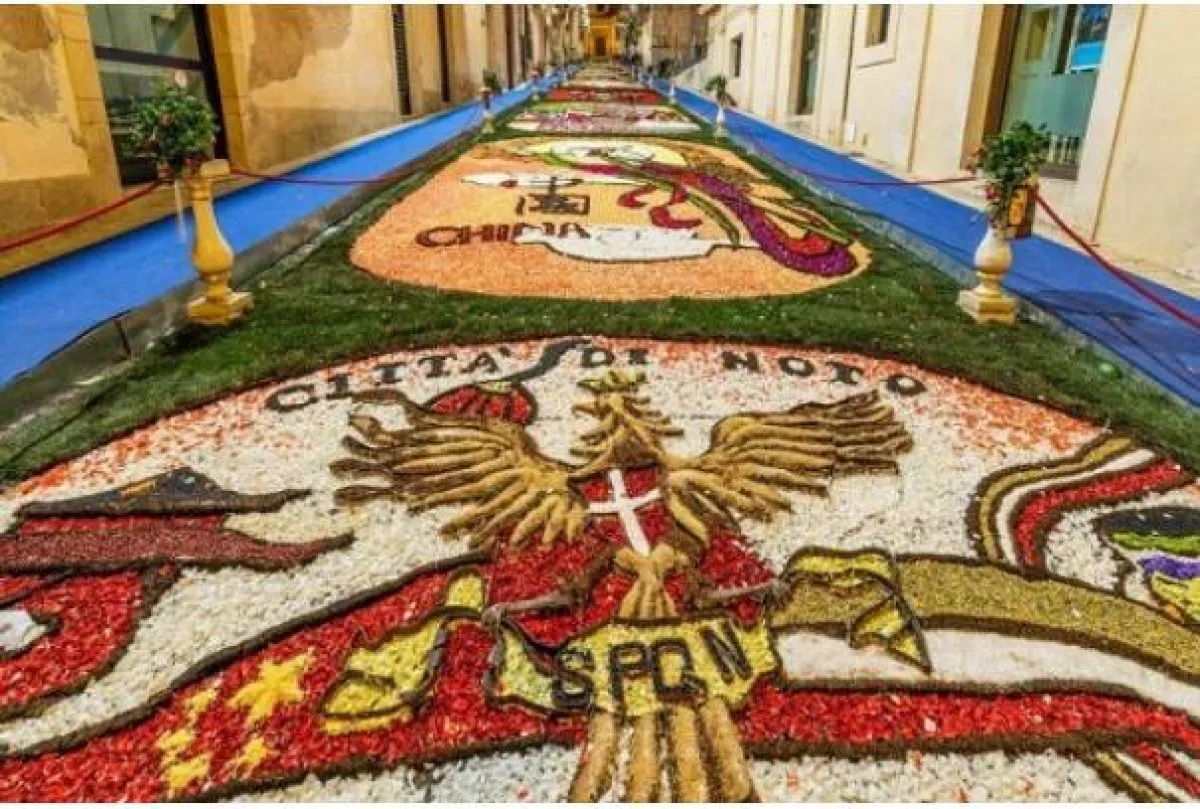 سجاجيد الازهار فى إيطاليا