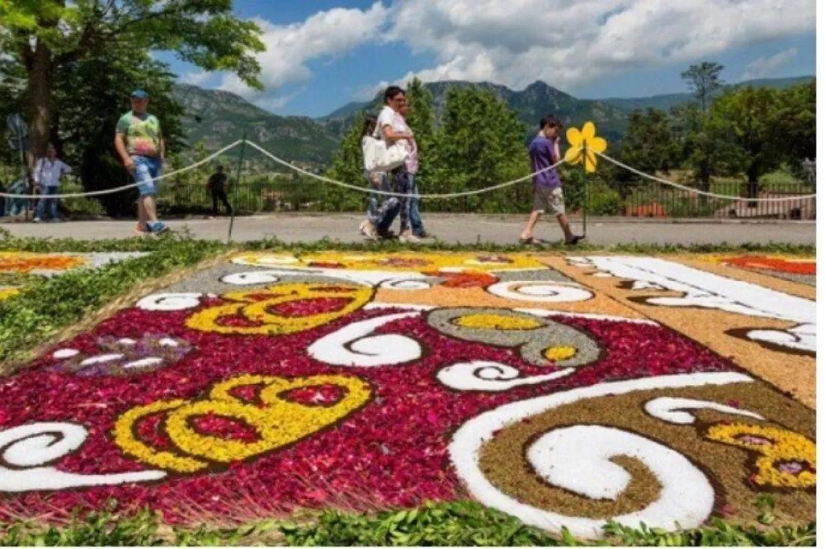 سجاجيد الأزهار فى إيطاليا