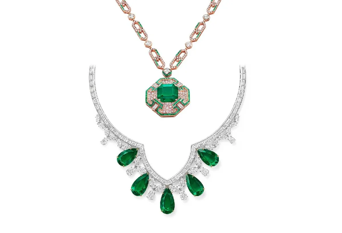 قلادات فاخرة مرصعة بالزمرد لعروس شتاء 2022