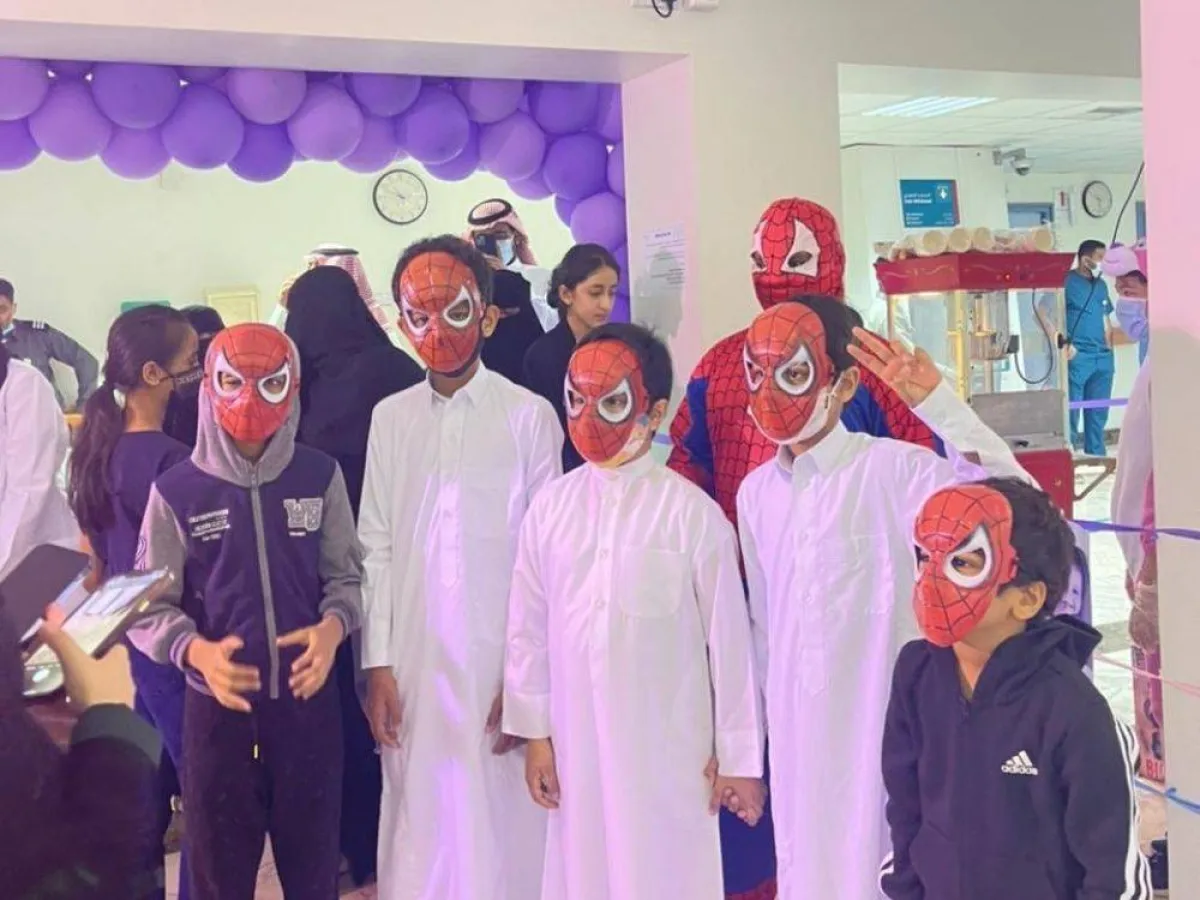 الأطفال يشاركون  بيوم الطفل العالمي - صورة من العلاقات العامة للمستشفى 