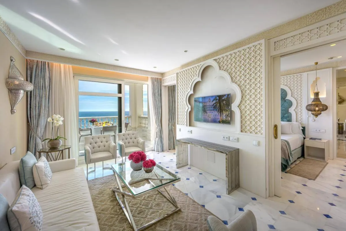 اختاروا بين أفضل 3 فنادق في مدينة مالقة الاسبانية