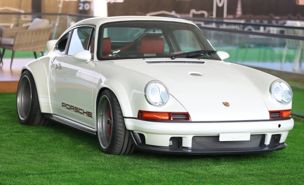 وتقام في المعرض مزاداتٌ عالمية