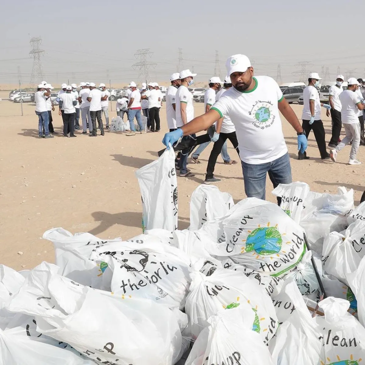 تم جمع 3 أطنان من النفايات. الصورة من تويتر بلدية دبي