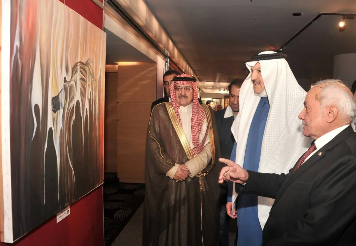 السفير السعودي بالقاهرة يشارك في افتتاح صالون بيت الفن الدولي