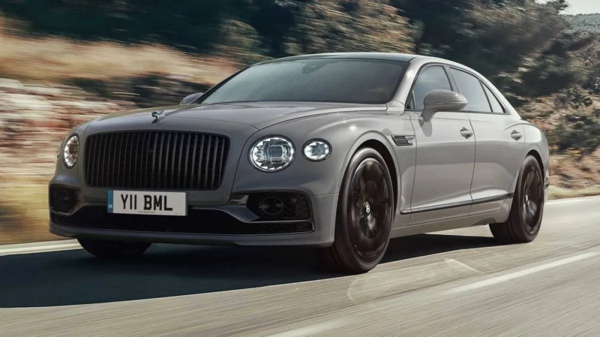  إزاحة الستار عن سيارة السيدان Flying Spur بمعرض دبي الدولي للسيارات 