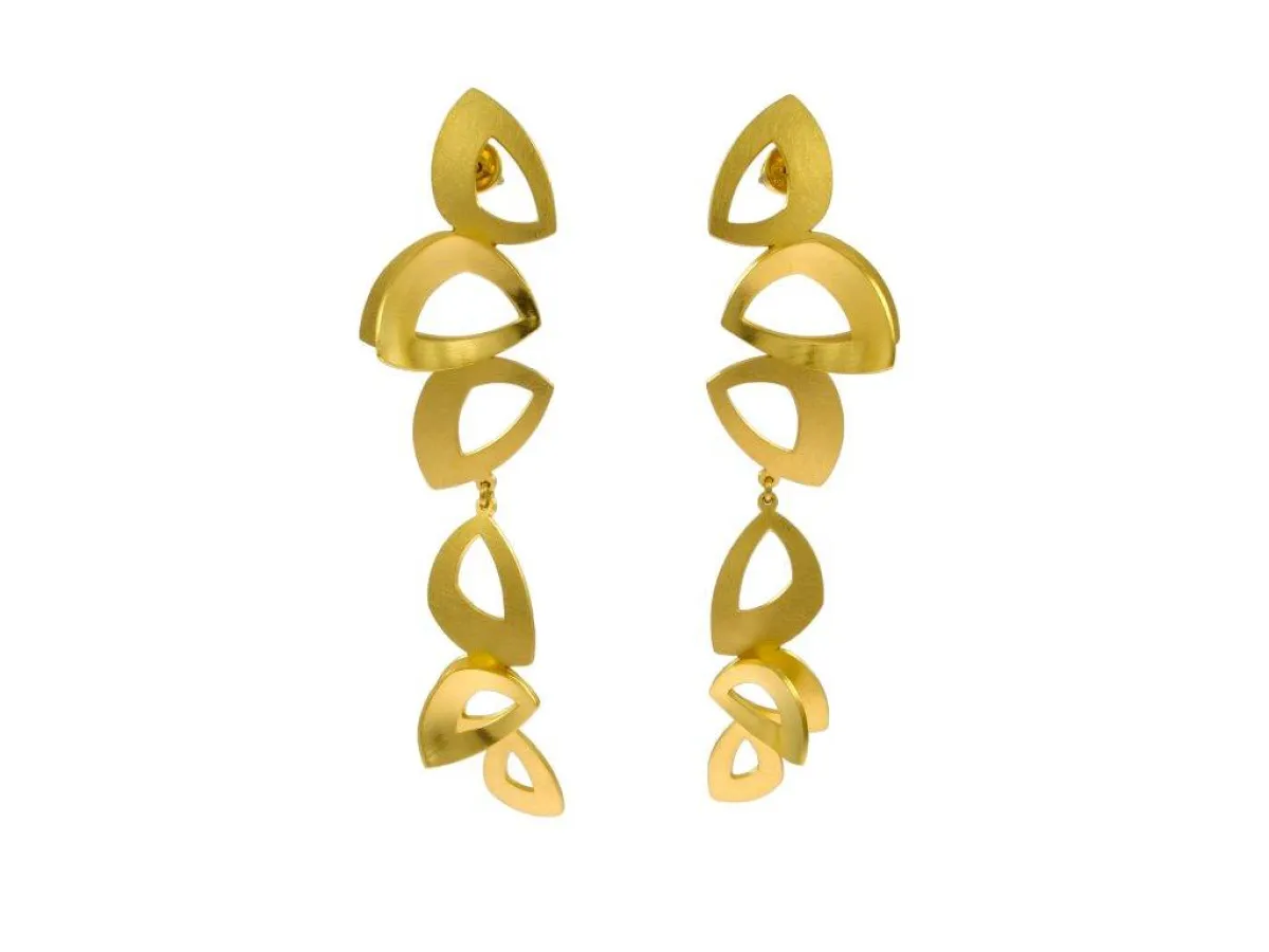 أقراط متدلية من الذهب الأصفر لعلامة Oliwia Kuczynska Jewellery