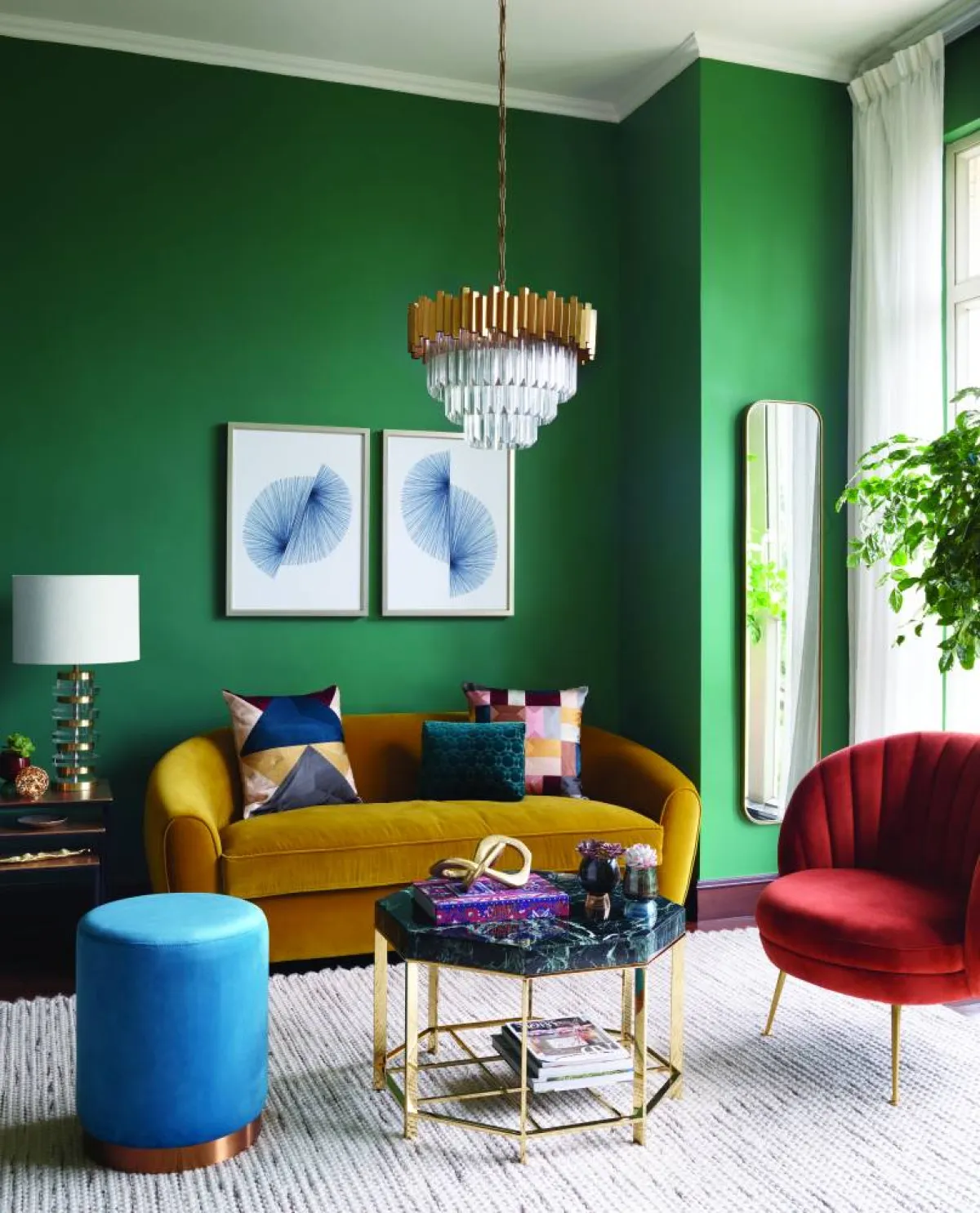 الأخضر الغامق يُثير مشاعر الطمأنينة (الصورة من Indiguo Living)