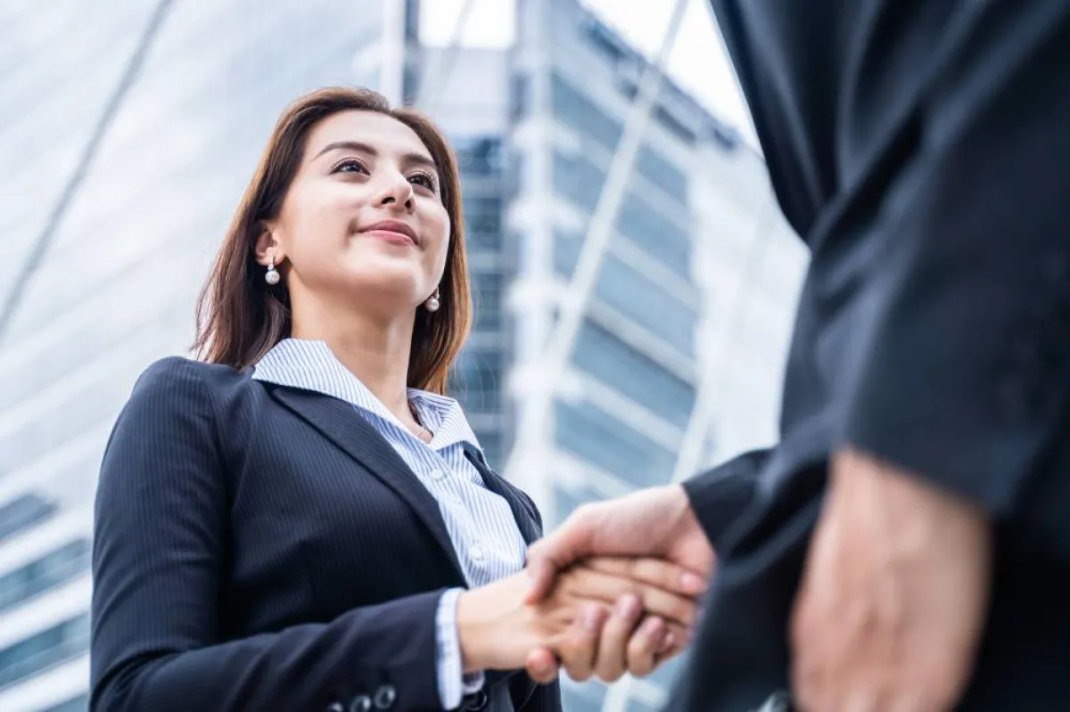 آداب مصافحة المرأة