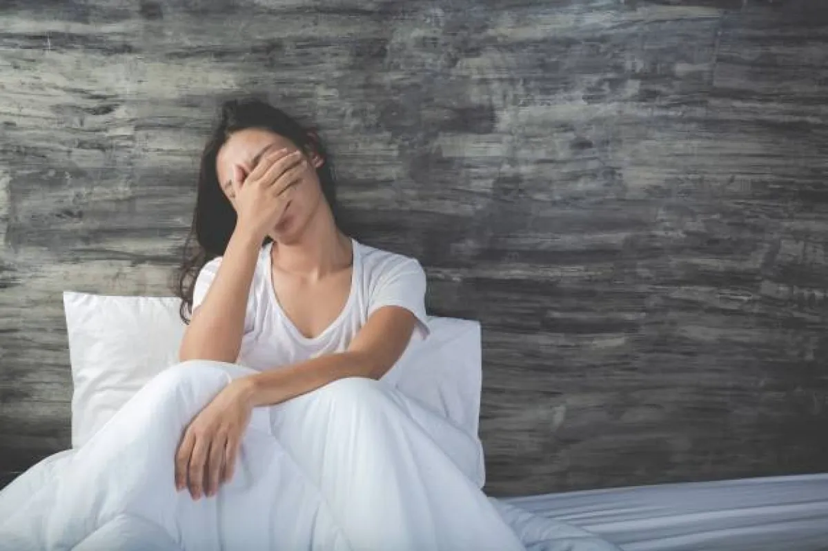 من علامات الاكتئاب عند المرأة النوم كثيراً أو القليل جداً، والاستيقاظ في الصباح الباكر