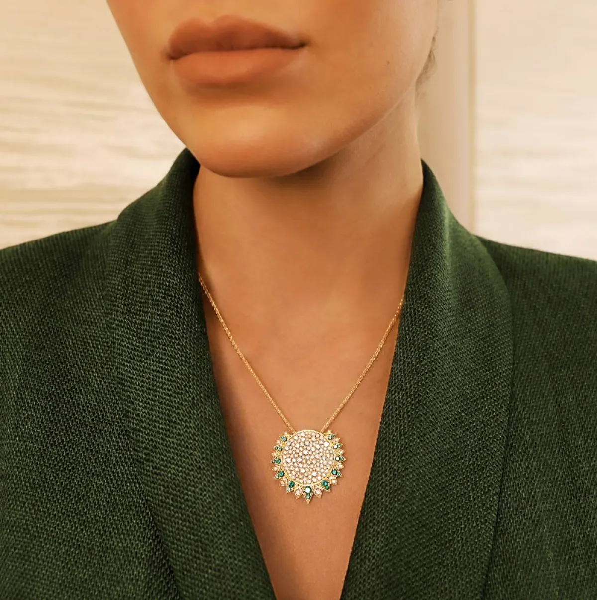 دار بياجيه PIAGET تسدل الستار عن قلادة  SUNLIGHT المميّزة والجديدة